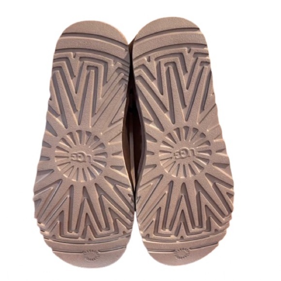 NEW -UGG Classic Mini Lunara Bootie. Size: 8 - Picture 10 of 12
